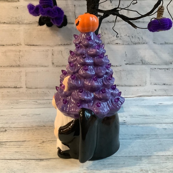 Hexagram Vampire Halloween Gnome - Picture 7 of 8